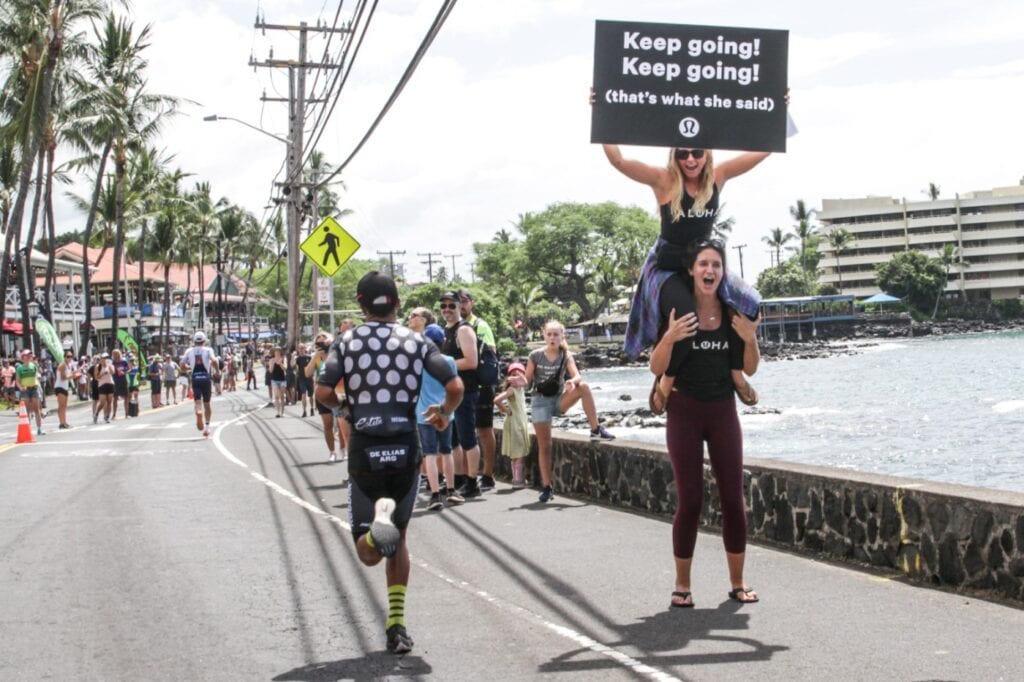 Beim IRONMAN auf Hawaii müssen die Athleten Schwimmen, Radfahren und Laufen